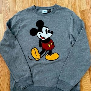 Disney- Mickey Mouse Latch Hook Sweatshirt Unisex.